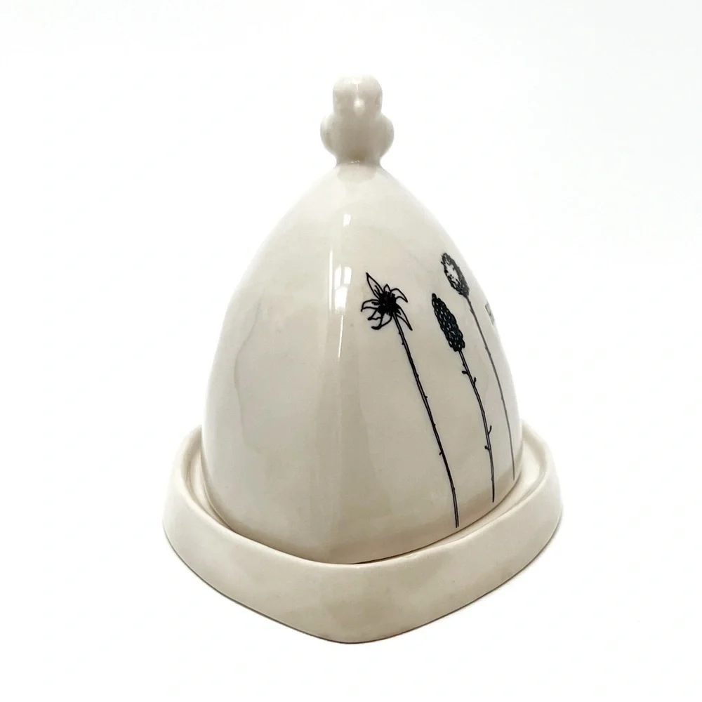 M Magenta by Rae Dunn Vintage Ceramic Covered Butter Cheese Dish Home Bird EUC